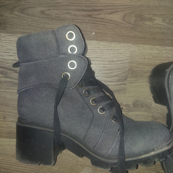 Boots - Picture 3 of 6